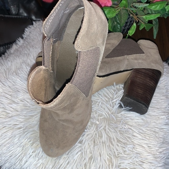 Bjorndal Suede Leather Heeled Chelsea Boots Tan Woman’s Size 9 - Picture 4 of 12